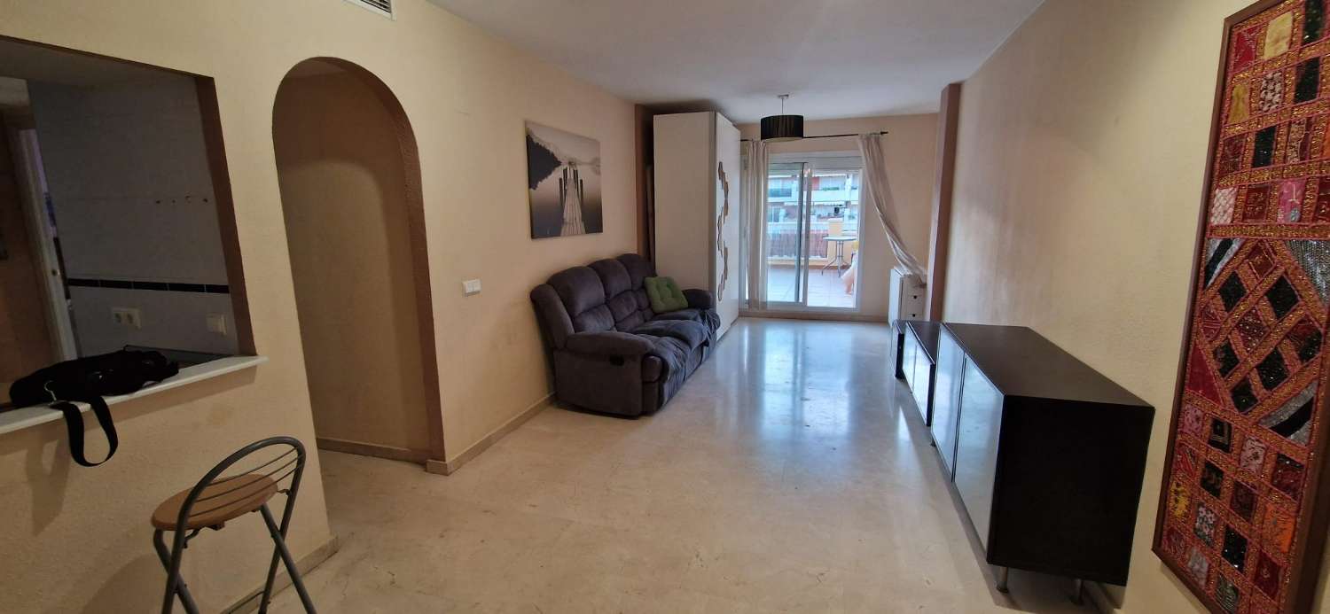 EN VENTA PISO DE DOS DORMITORIOS CON AMPLIA TERRAZA