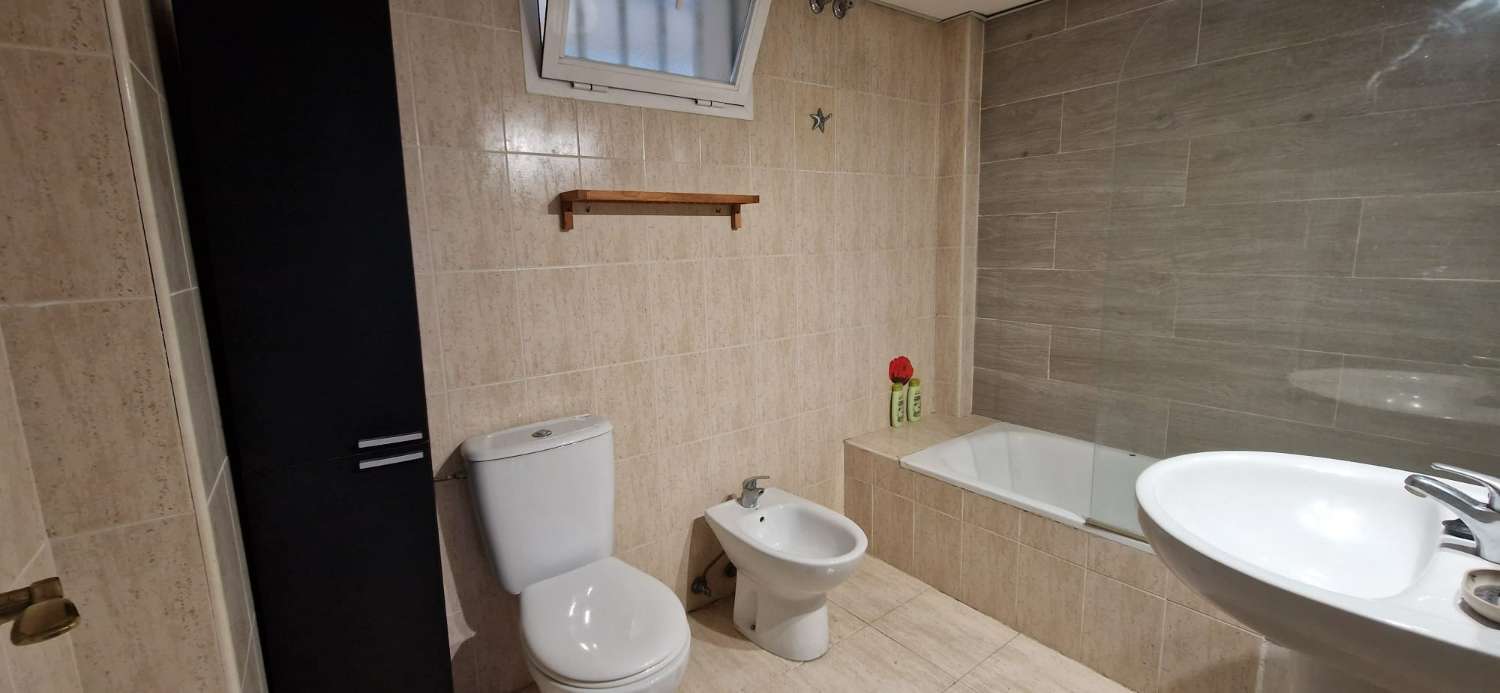 EN VENTA PISO DE DOS DORMITORIOS CON AMPLIA TERRAZA