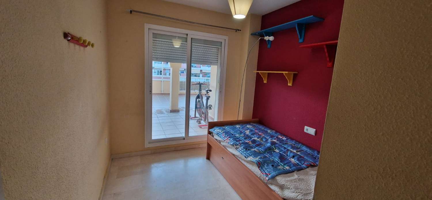 EN VENTA PISO DE DOS DORMITORIOS CON AMPLIA TERRAZA