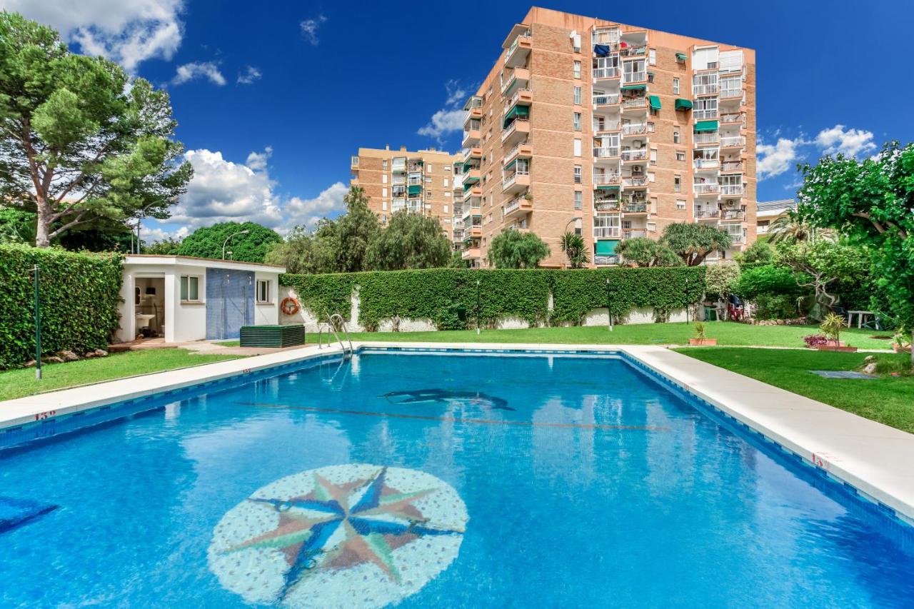 Se vende en edificio con piscina y parque