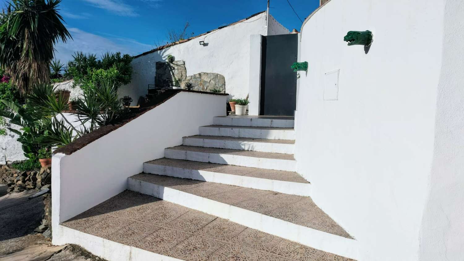 En venta esta hermosa finca con casa de invitados y piscina