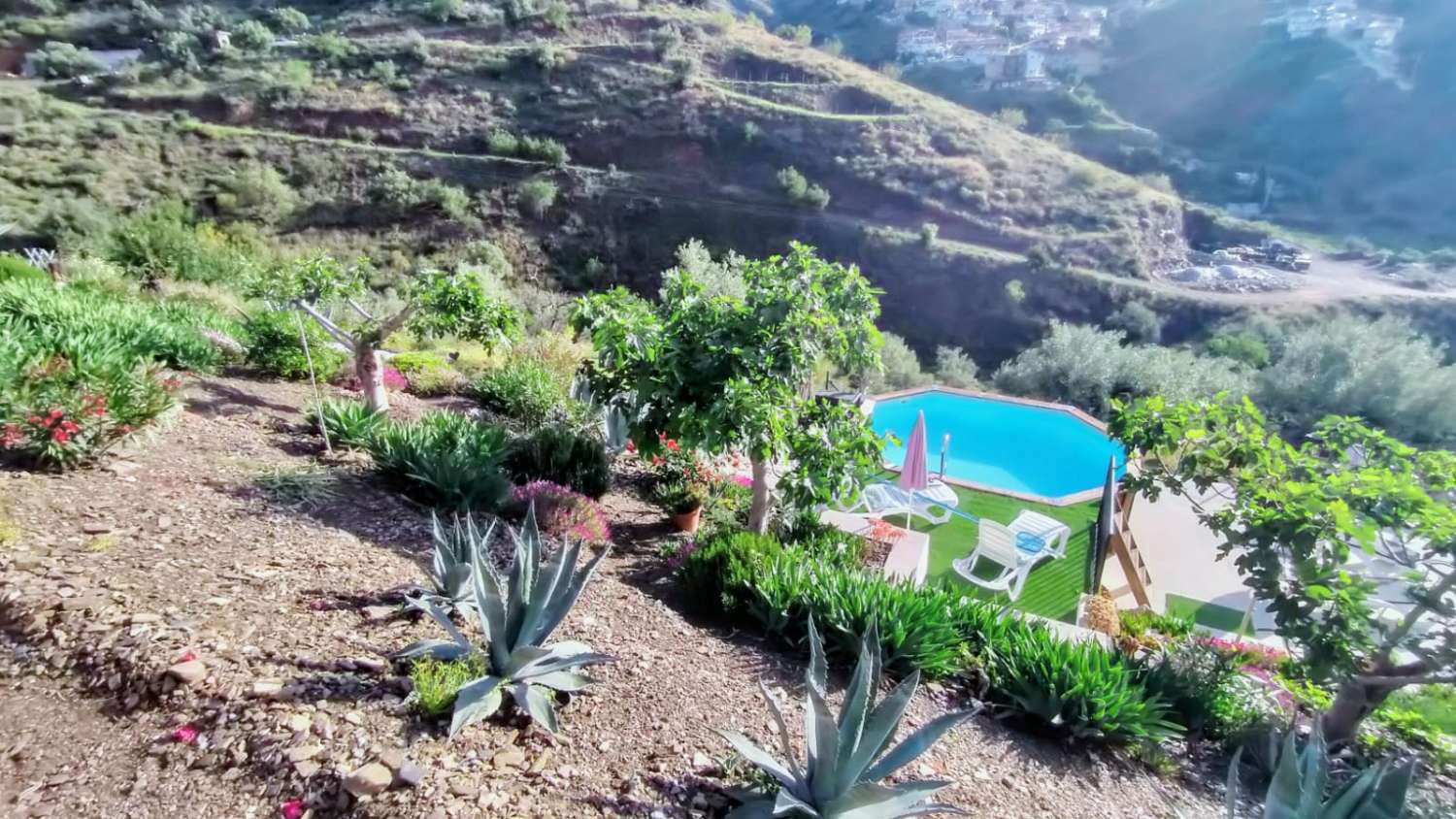 En venta esta hermosa finca con casa de invitados y piscina