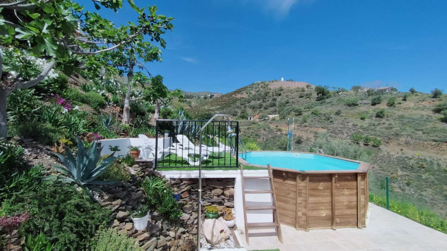 En venta esta hermosa finca con casa de invitados y piscina