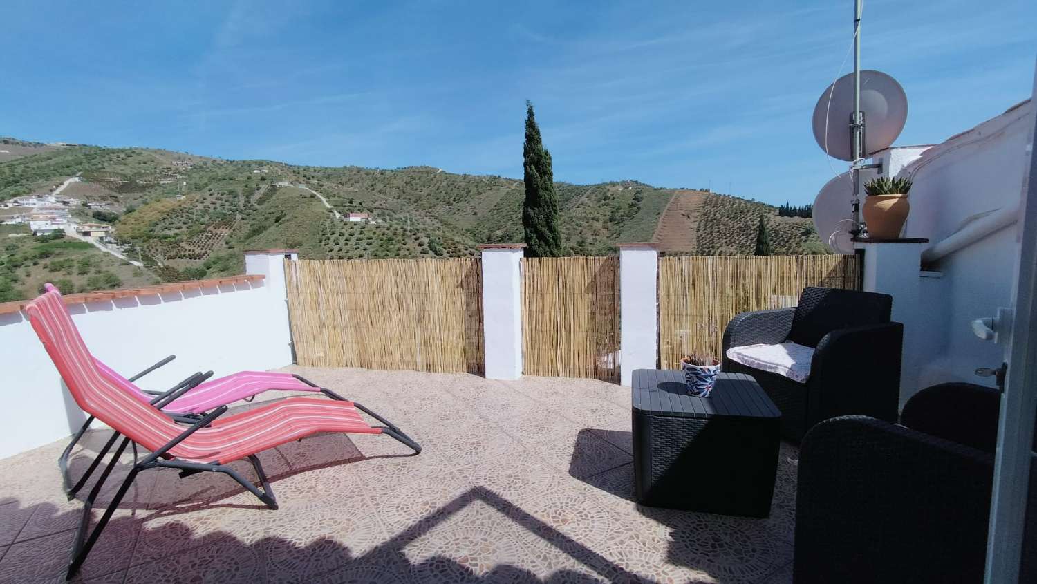 En venta esta hermosa finca con casa de invitados y piscina