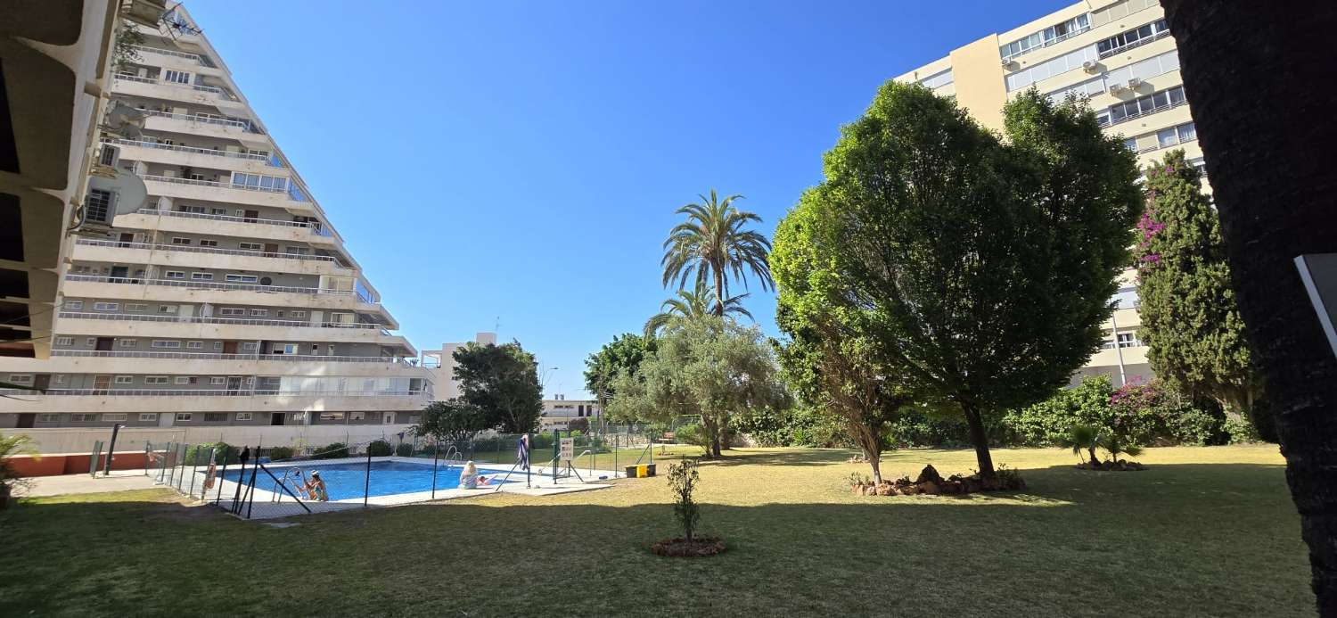 Encantador Piso Reformado en Benalmádena con Vistas a la Piscina