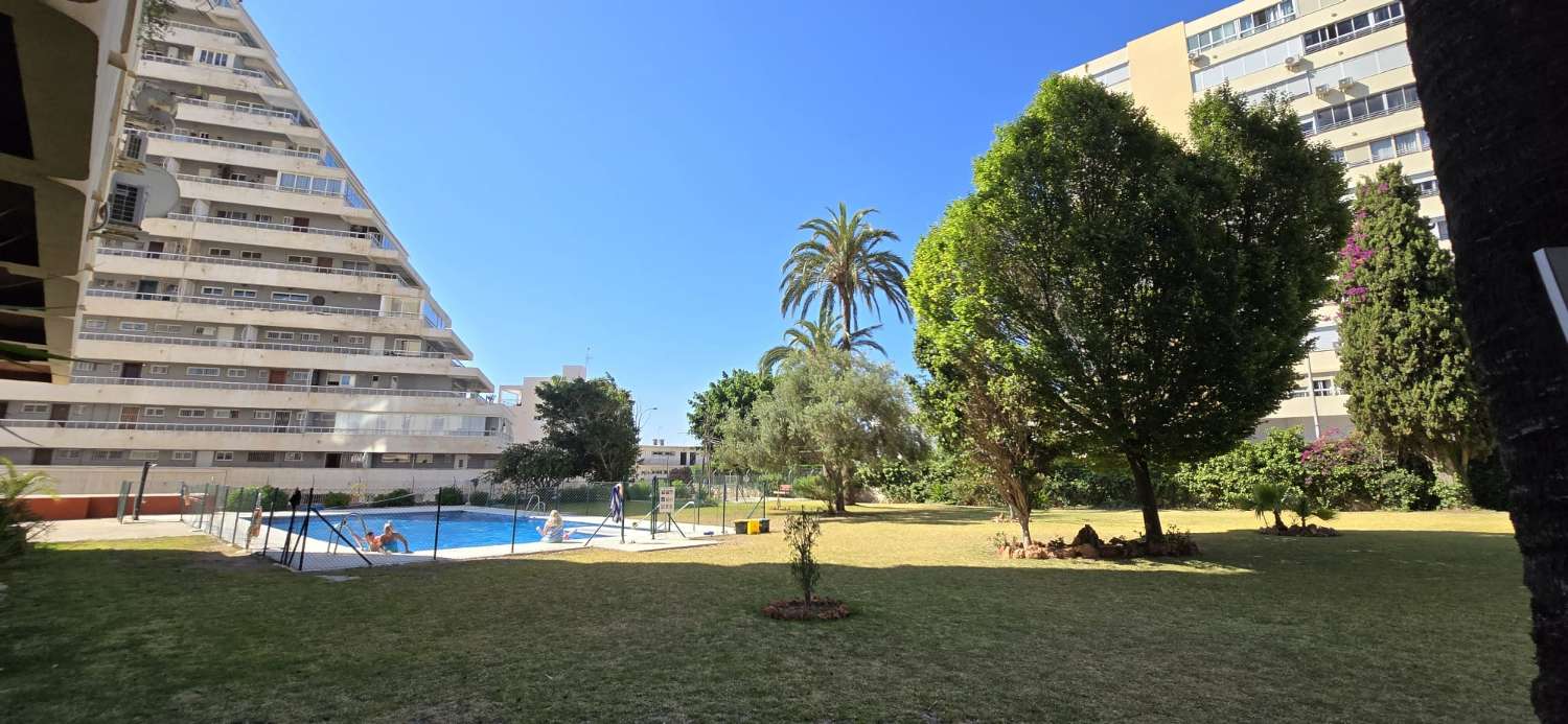 Encantador Piso Reformado en Benalmádena con Vistas a la Piscina