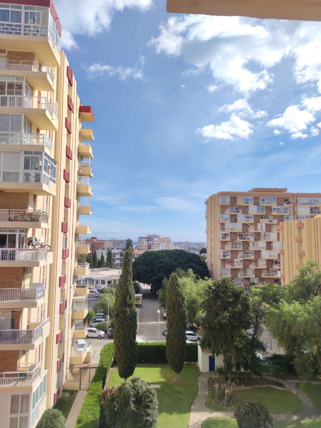 ESTUDIO CON VISTAS AL MAR